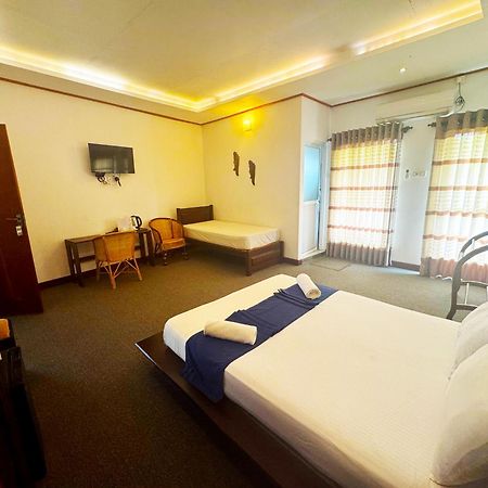 Nico Lagoon Hotel Negombo Eksteriør bilde